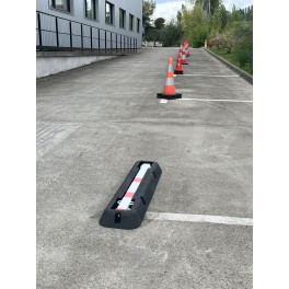 Retractable parking post with protective structure