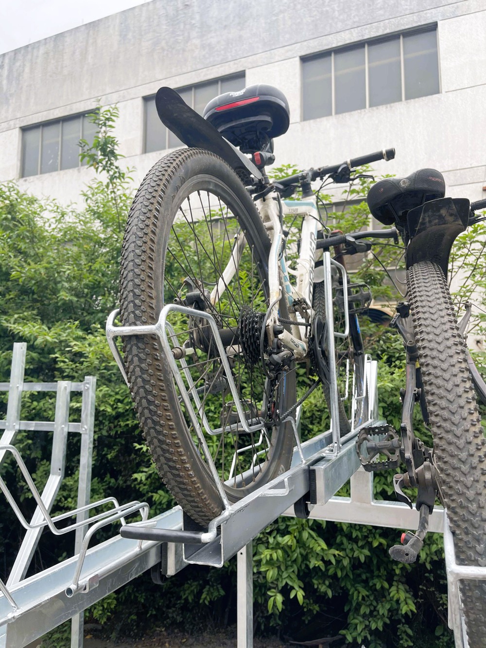 Two-tier bike rack