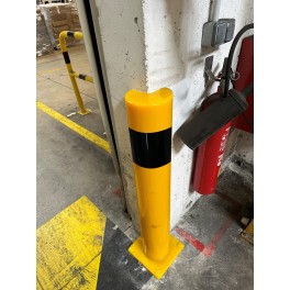 Corner protection flexible bollard