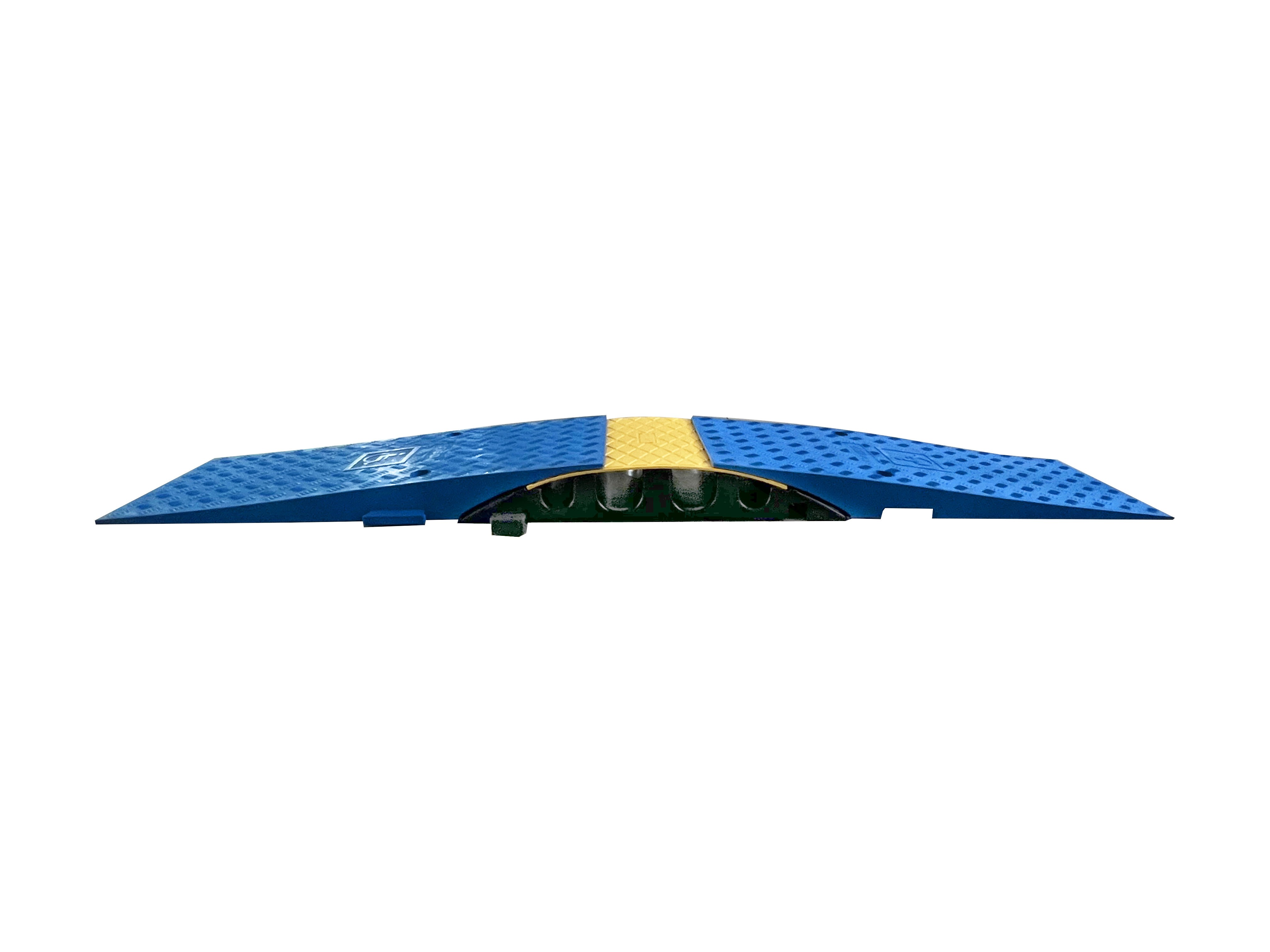 4-channel truck cable protector (2×60 mm and 2×90 mm) with wheelchair-accessible ramp.