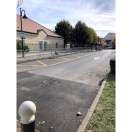 Galvanized crowd control barrier