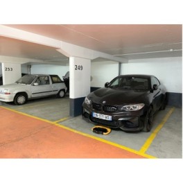 Automatic parking bollard