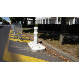 Glass reflective marker