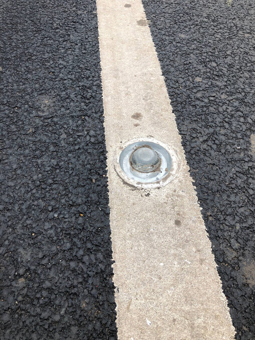 Glass reflective marker