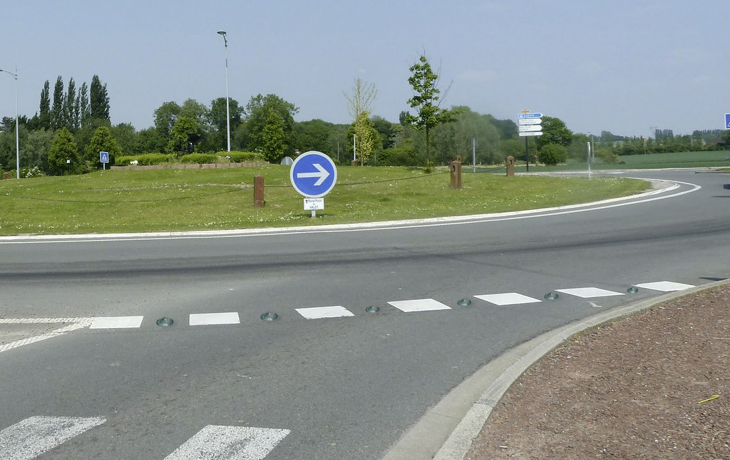 Glass reflective marker