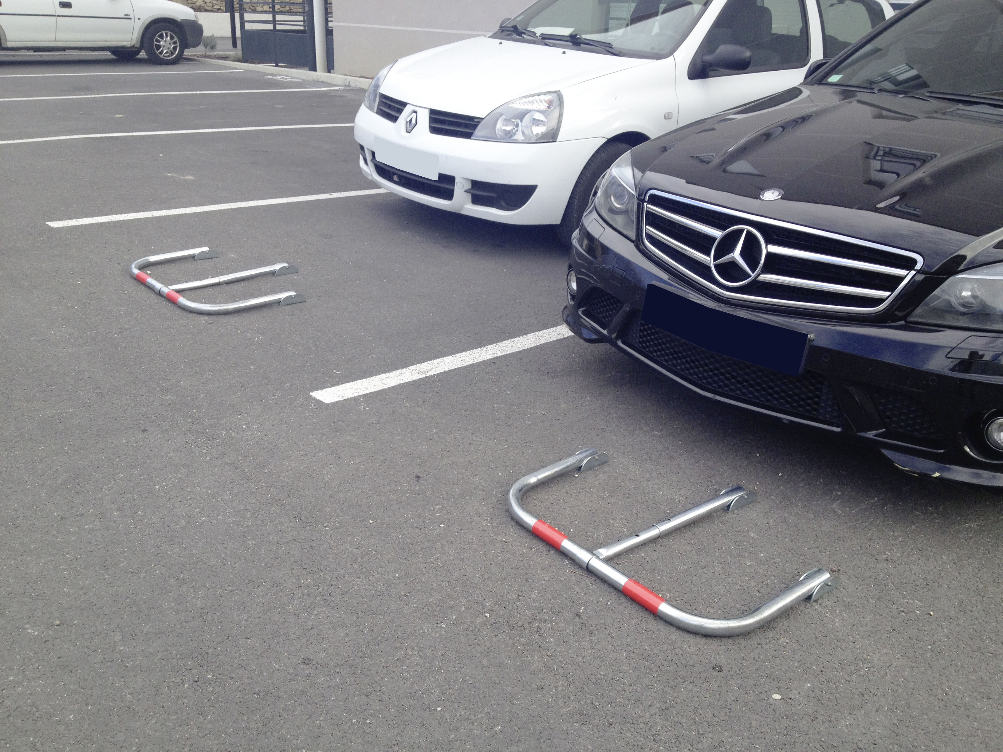 Arceau de parking avec cadenas