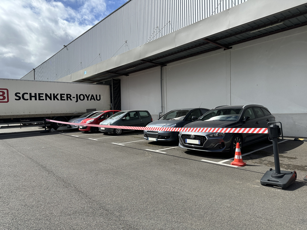 Portable Retractable Belt Barrier 15 to 40 M