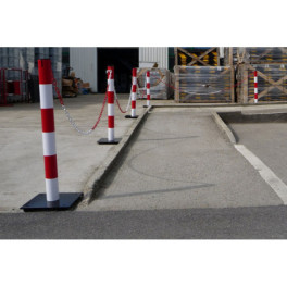 Poteau metal avec base a roulette