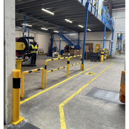 Corner protection flexible bollard