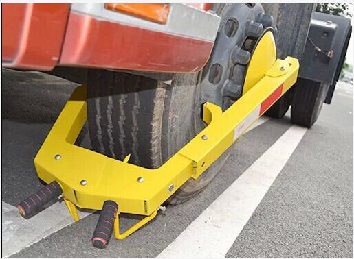 Truck anti-theft wheel clamp