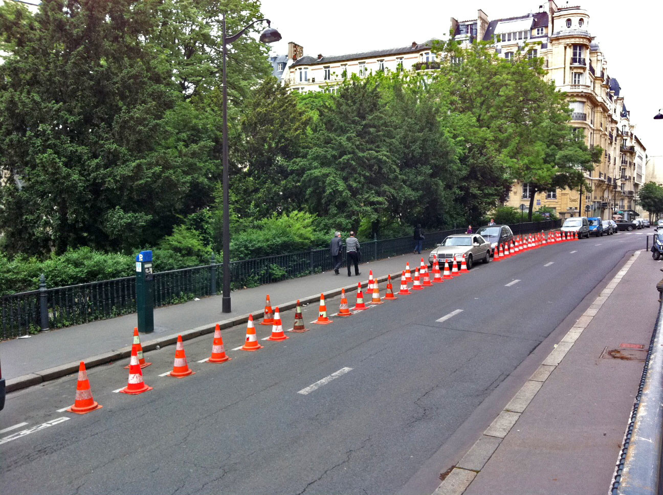Marking cone with reflective band