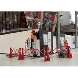 Extendable plastic safety barrier - 2,40m