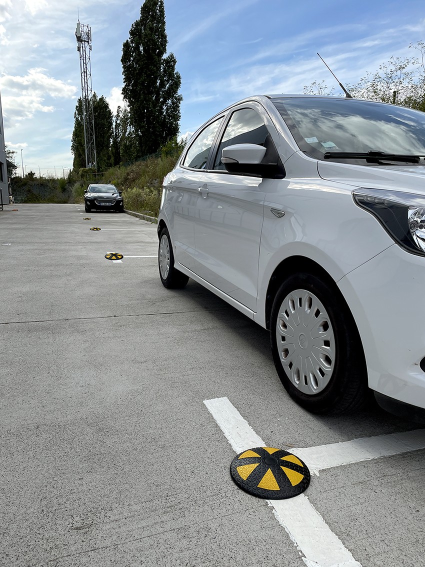 Road or parking speed bump