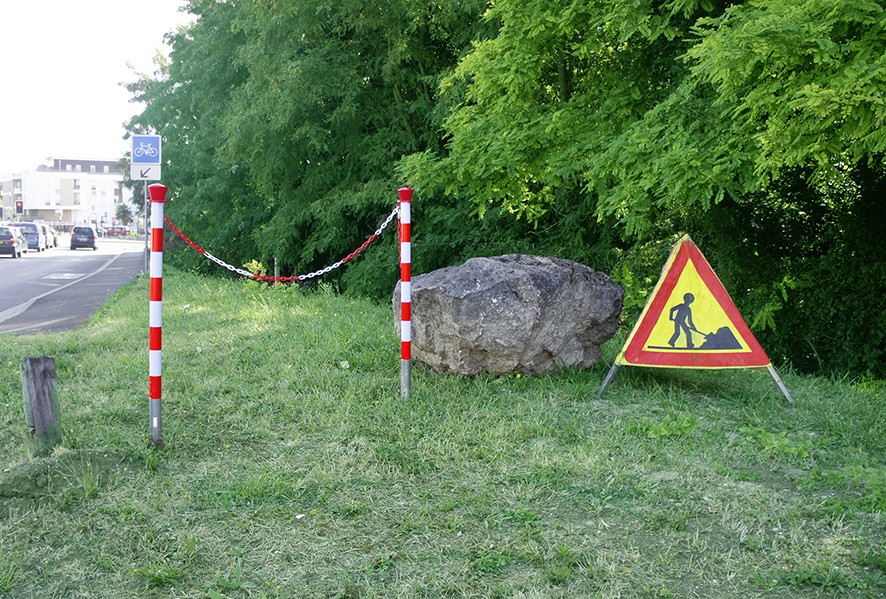 Plastic bollard for ground planting