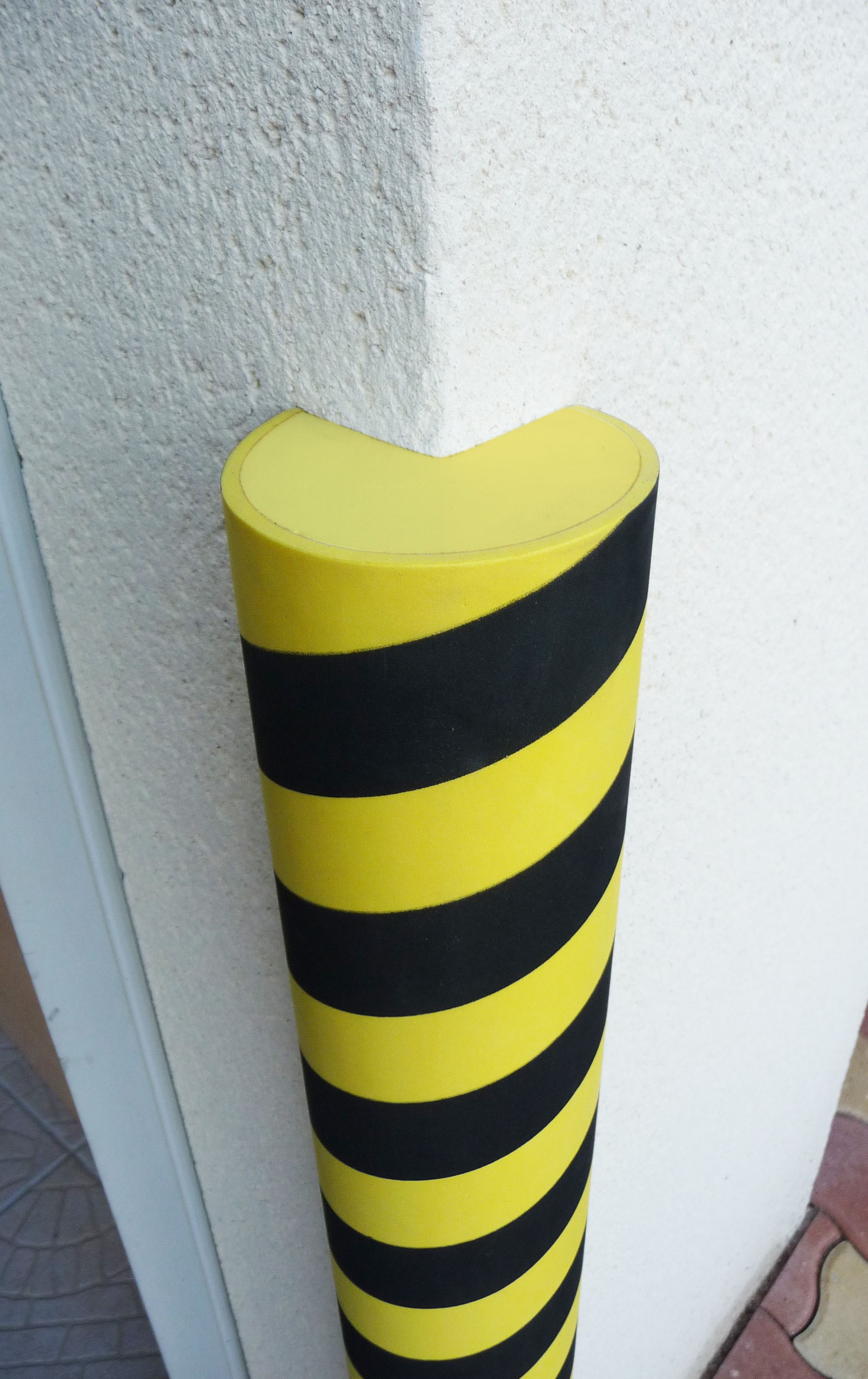 Rounded foam corner protector