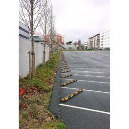 Black/Yellow rubber parking stop