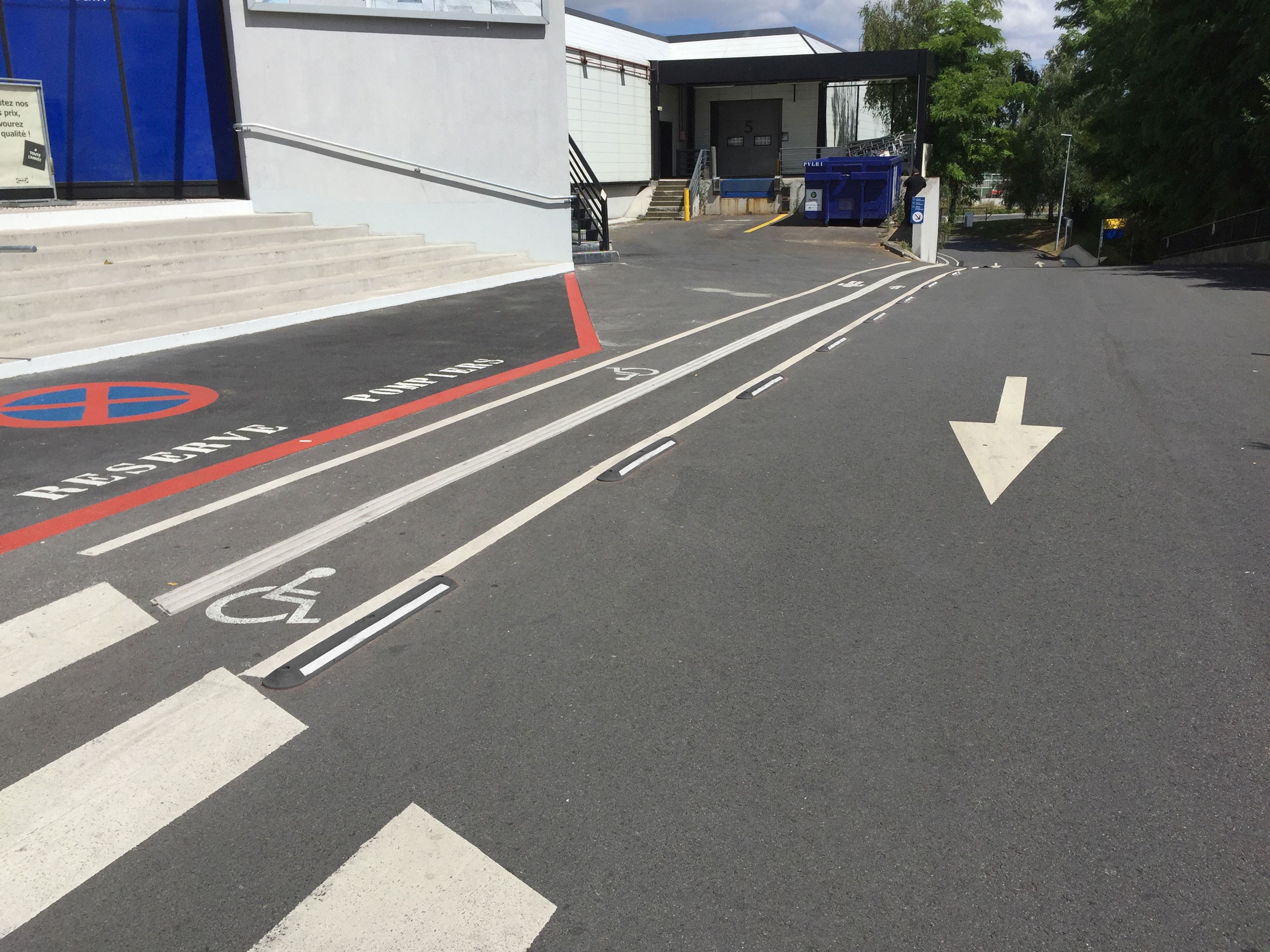 Road divider