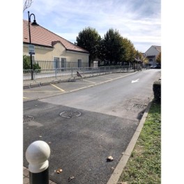 Galvanized crowd control barrier