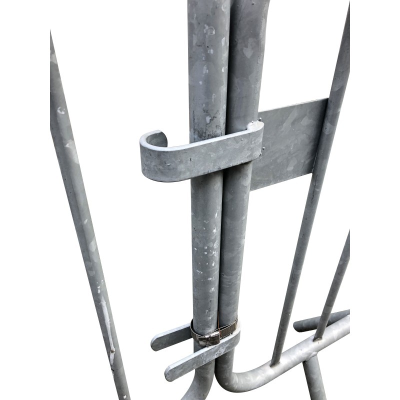 Galvanized crowd control barrier