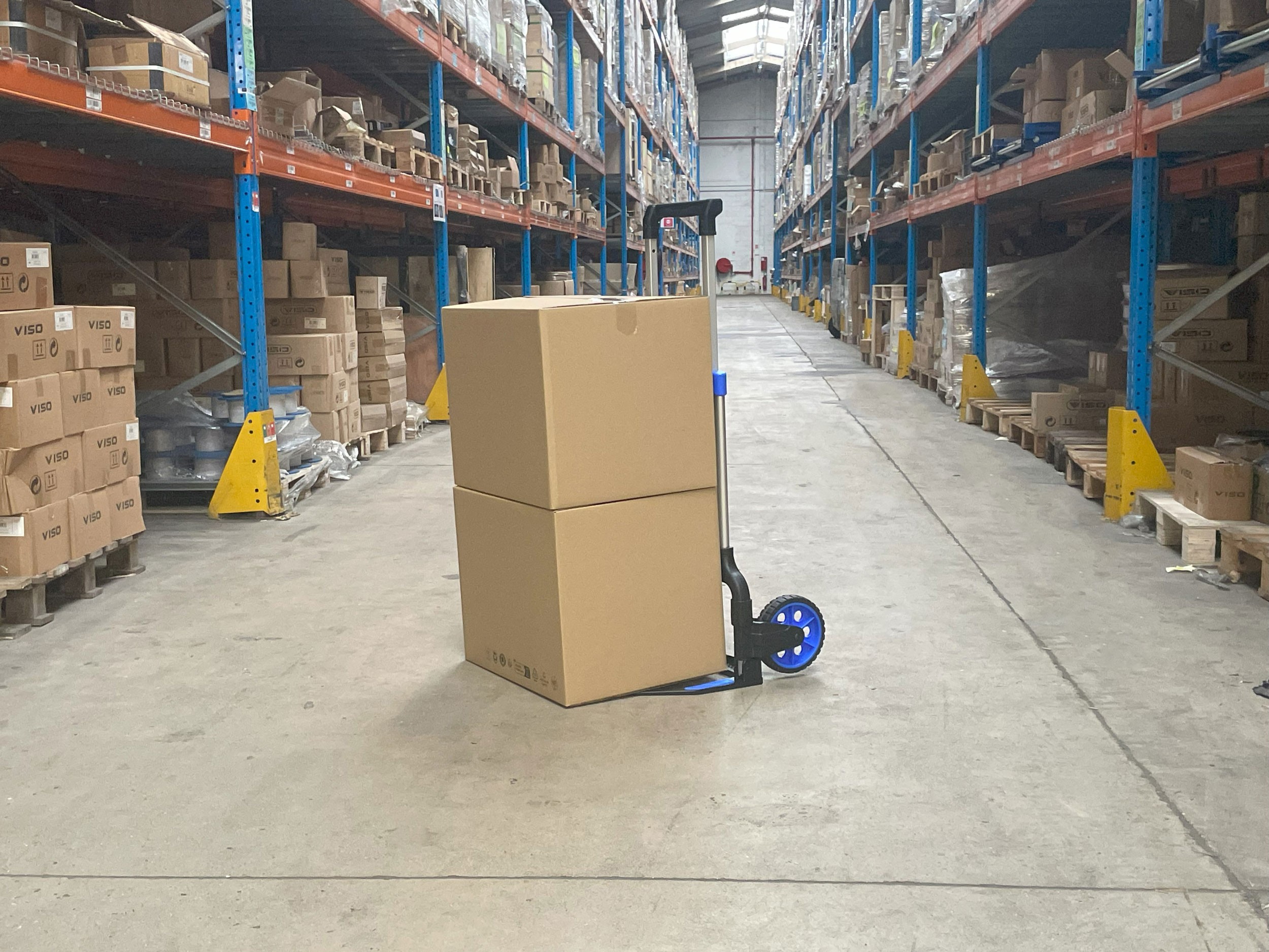 Foldable aluminum hand truck