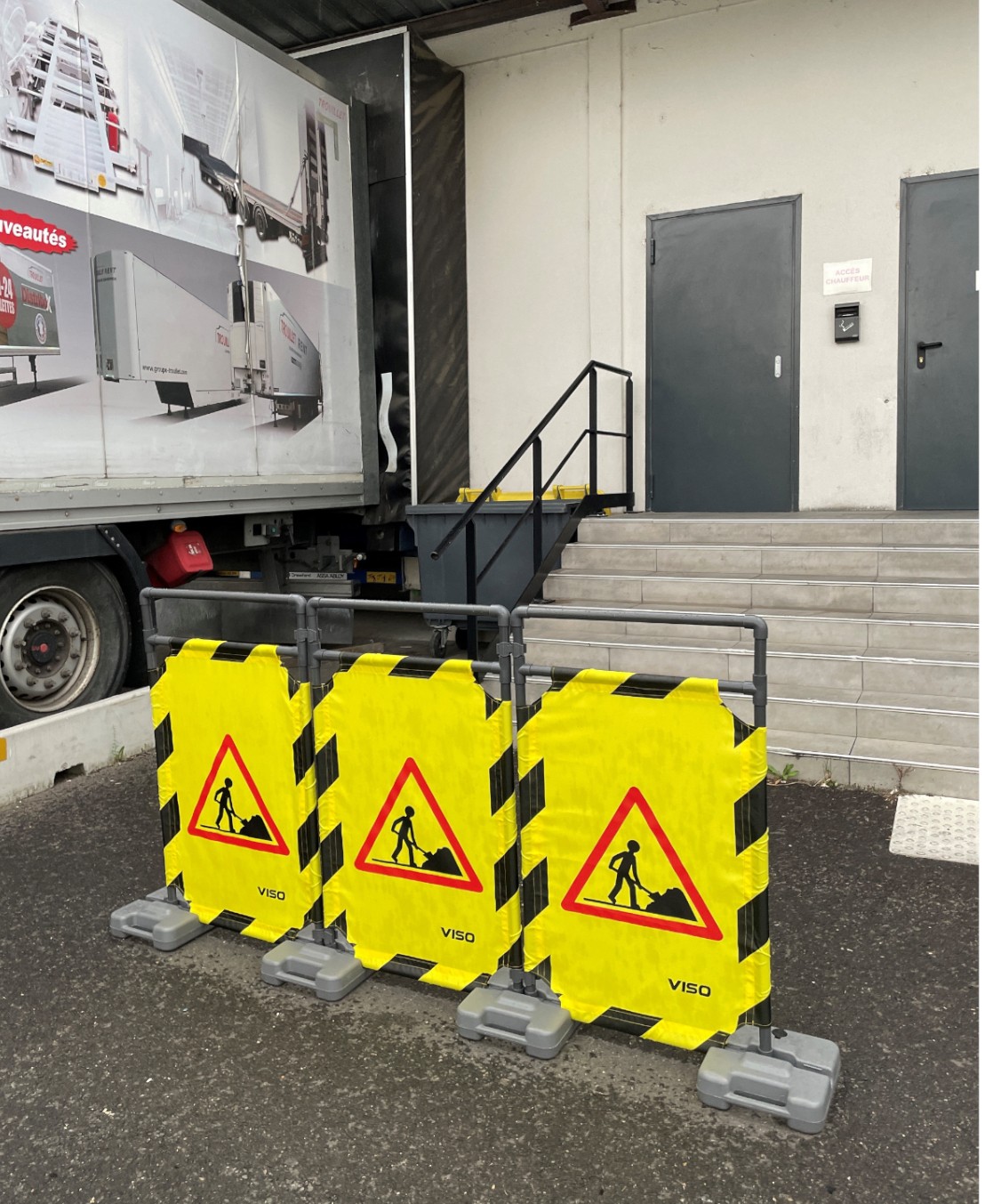 Intervention barrier - 3 panels