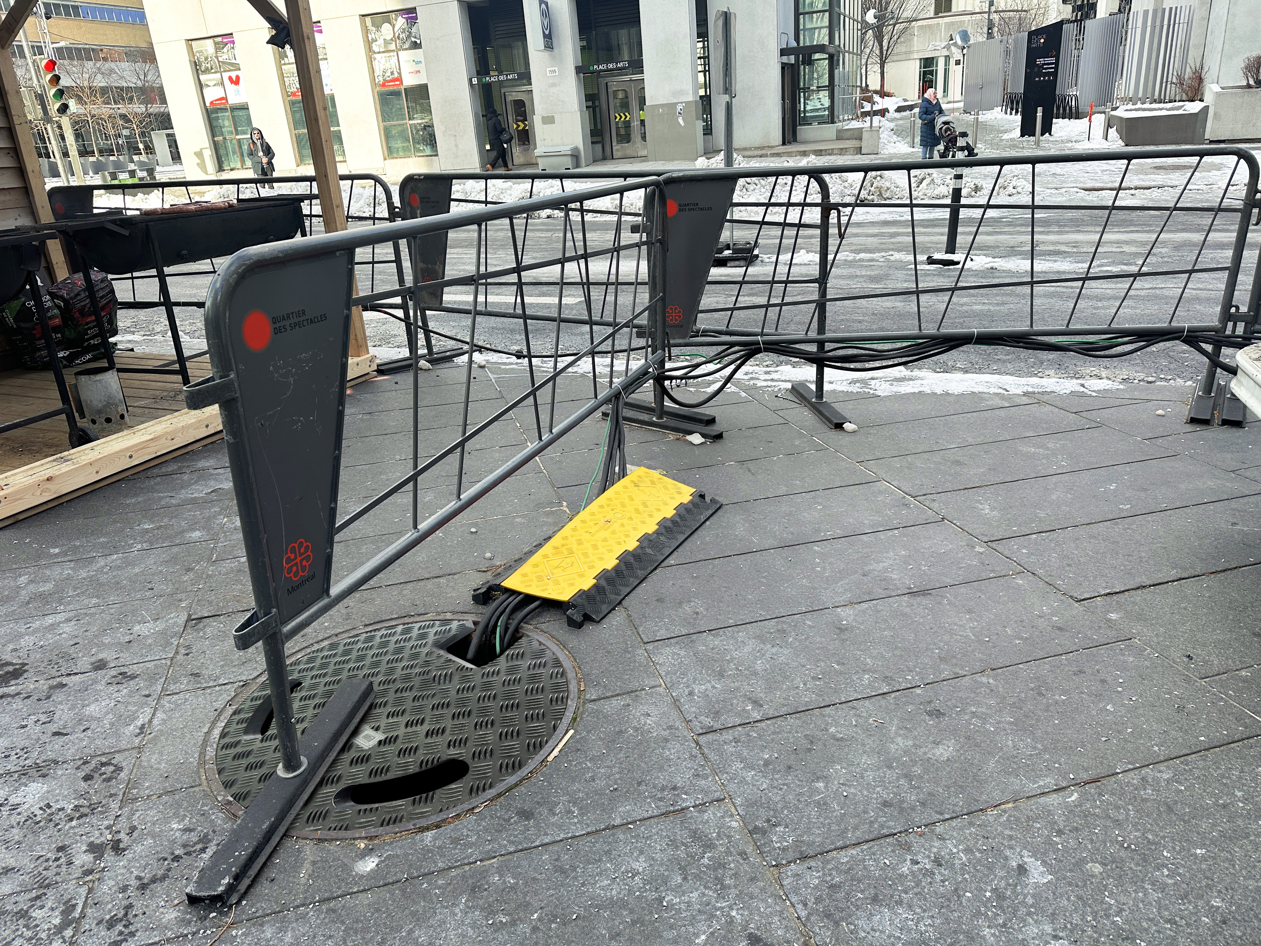 Temporary manhole cover