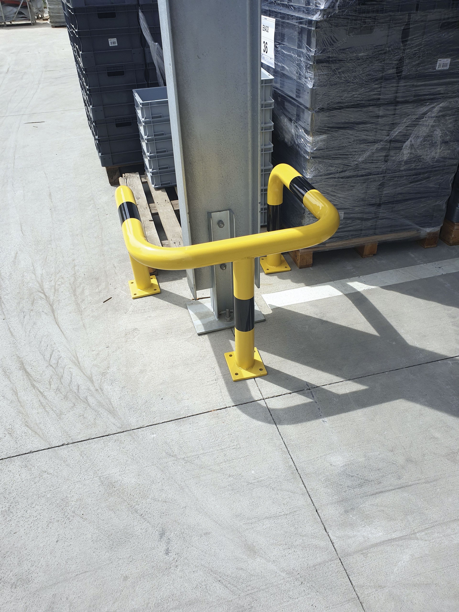 Steel hoop corner protection