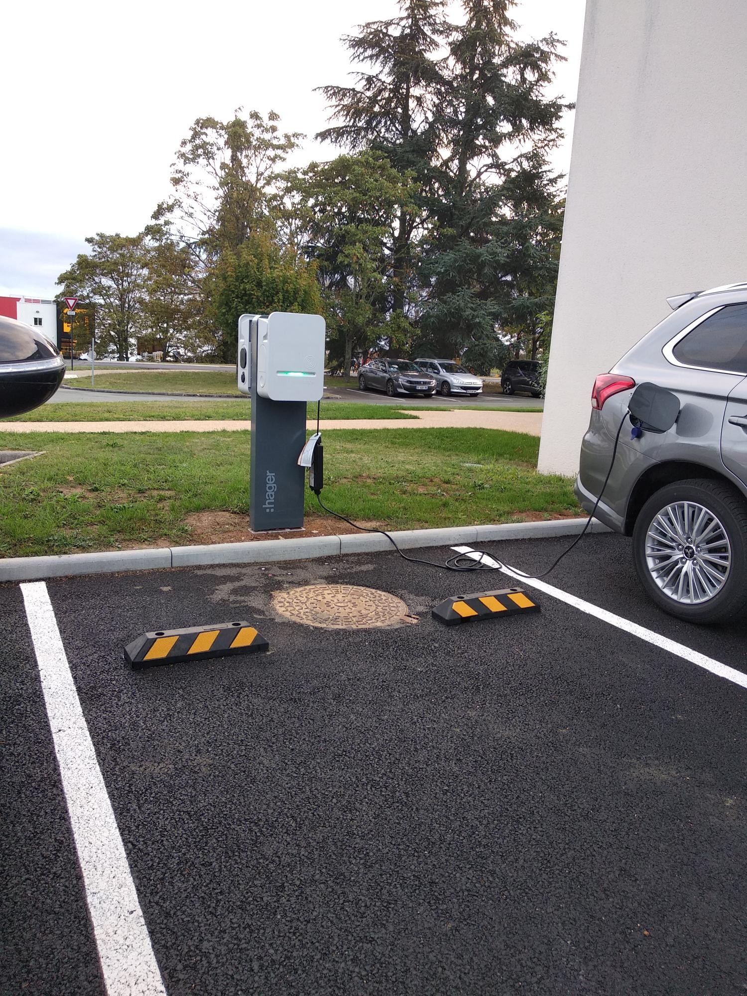 Black/Yellow rubber parking stop