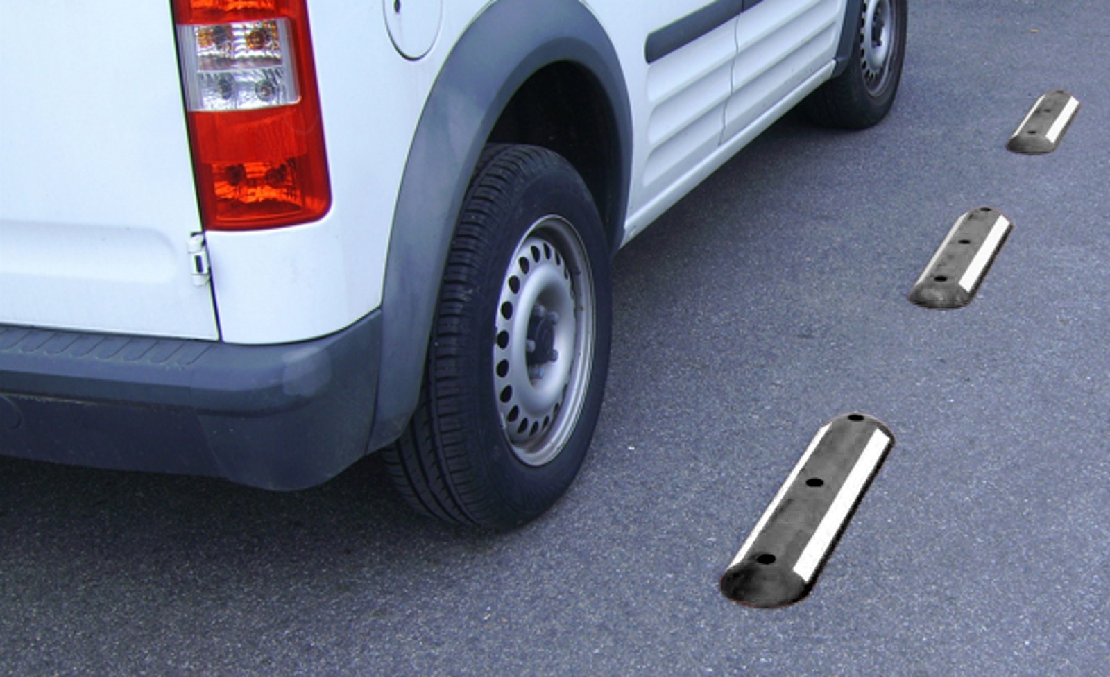 Road divider