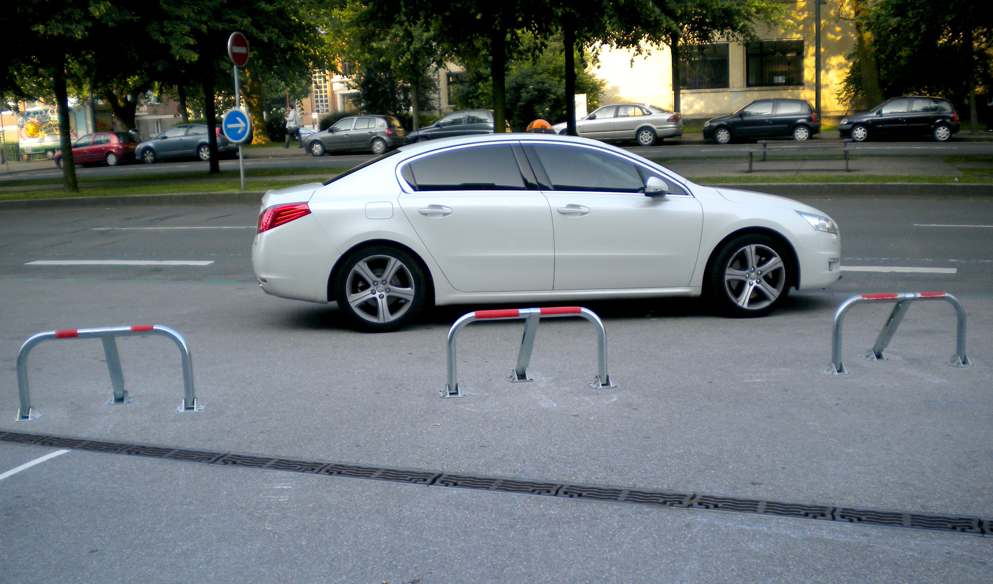 Arceau de parking haute résistance pieds en fonte