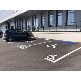 High-visibility parking stop