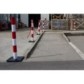 Poteau metal avec base a roulette
