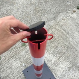 Poteau metal avec base a roulette