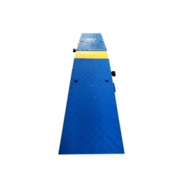4-channel truck cable protector (2×60 mm and 2×90 mm) with wheelchair-accessible ramp.