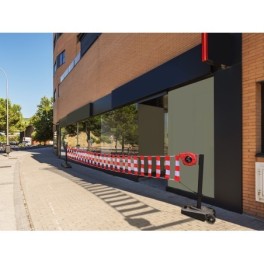 Delineation trolley with retractable signaling reel