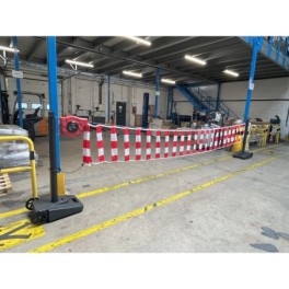 Delineation trolley with retractable signaling reel