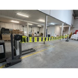Delineation trolley with retractable signaling reel