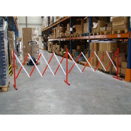 Extendable steel safety barrier