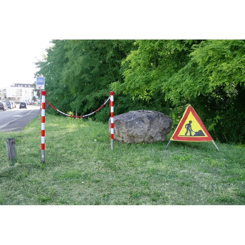 Poteau de balisage plastique à fixer