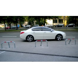 High-resistance parking bollard with cast iron feet