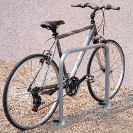 Cycle rack with hoops
