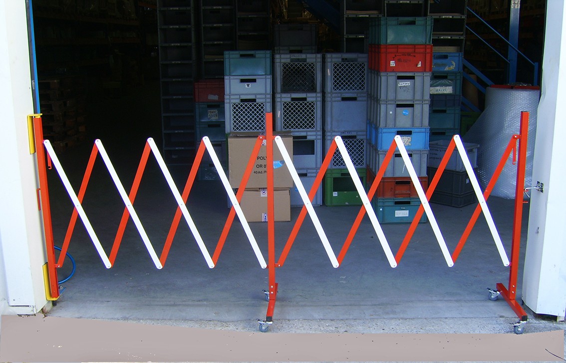 Accessory for expandable security barrier